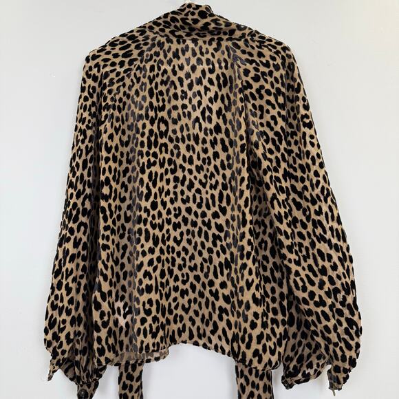 kate spade new york
Modern Leopard Shirt🩶 - Picture 8 of 10